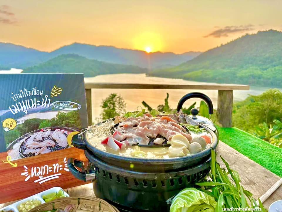 บรรยากาศริมอ่างเก็บน้ำป่าพะยอม