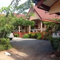 ชวนชม รีสอร์ท (Chuanchom Resort)